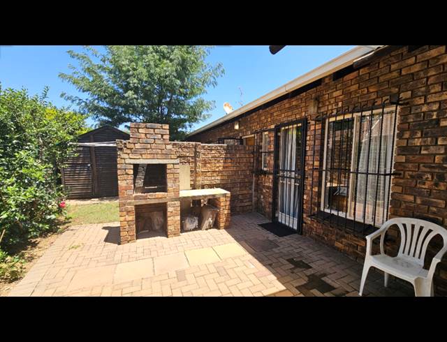 3 BEDROOM TOWNHOUSE RENTED IN GARSFONTEIN